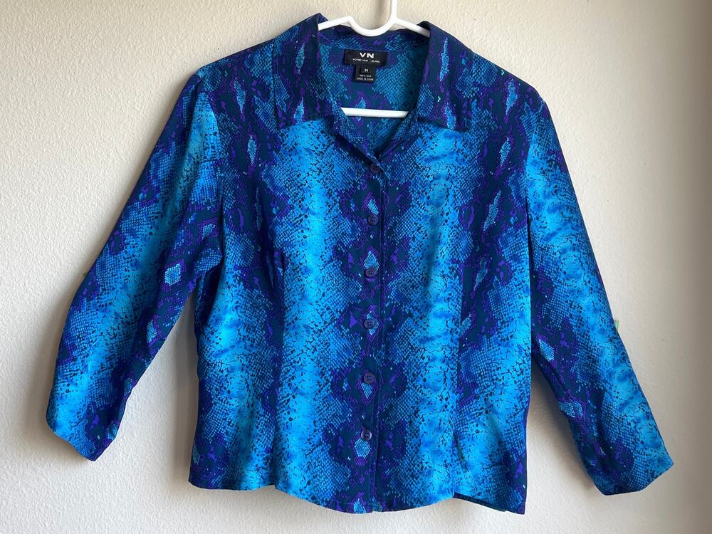 Votre Nom Jeans 100 Silk Blue Purple Python Snakeskin Button Up Top Size Medium